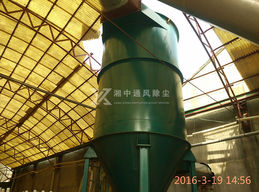 湖南株洲瓷廠(chǎng)有限公司（車(chē)間打磨通風(fēng)除塵現場(chǎng)）